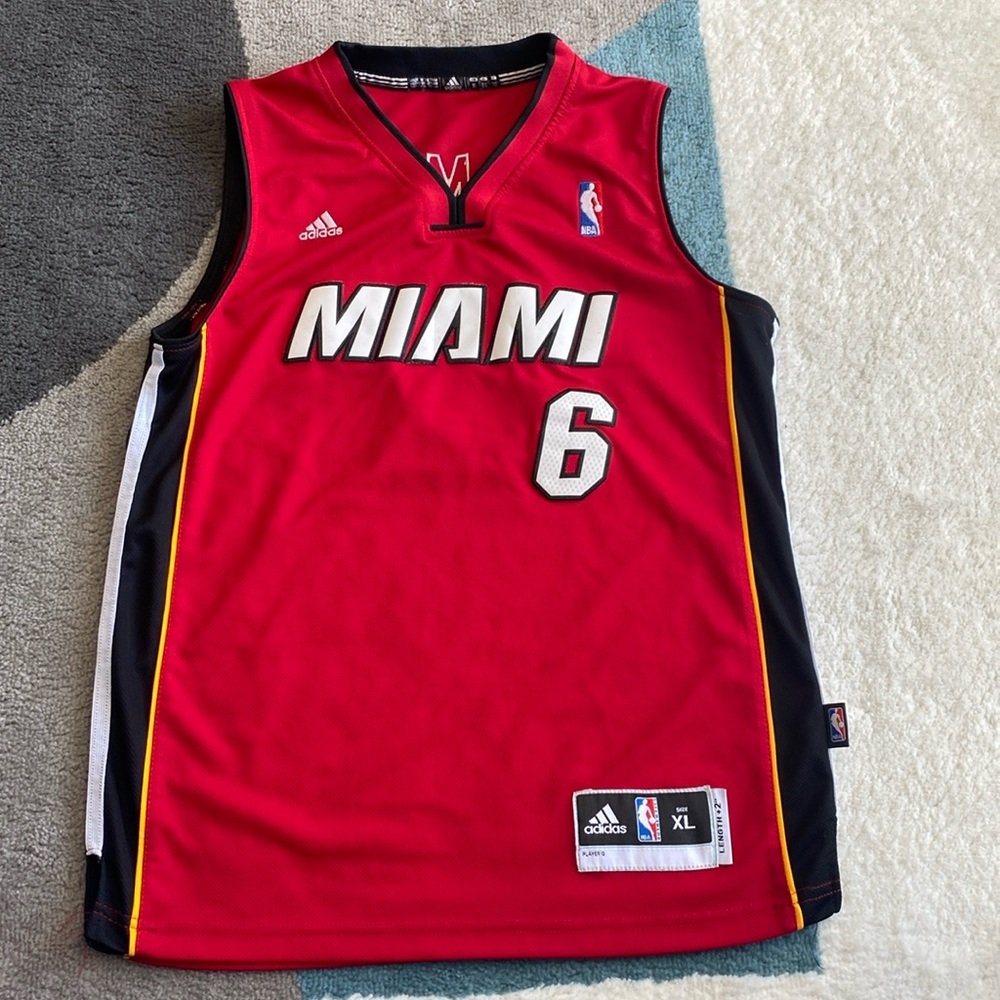 Adidas youth xl LeBron James jersey